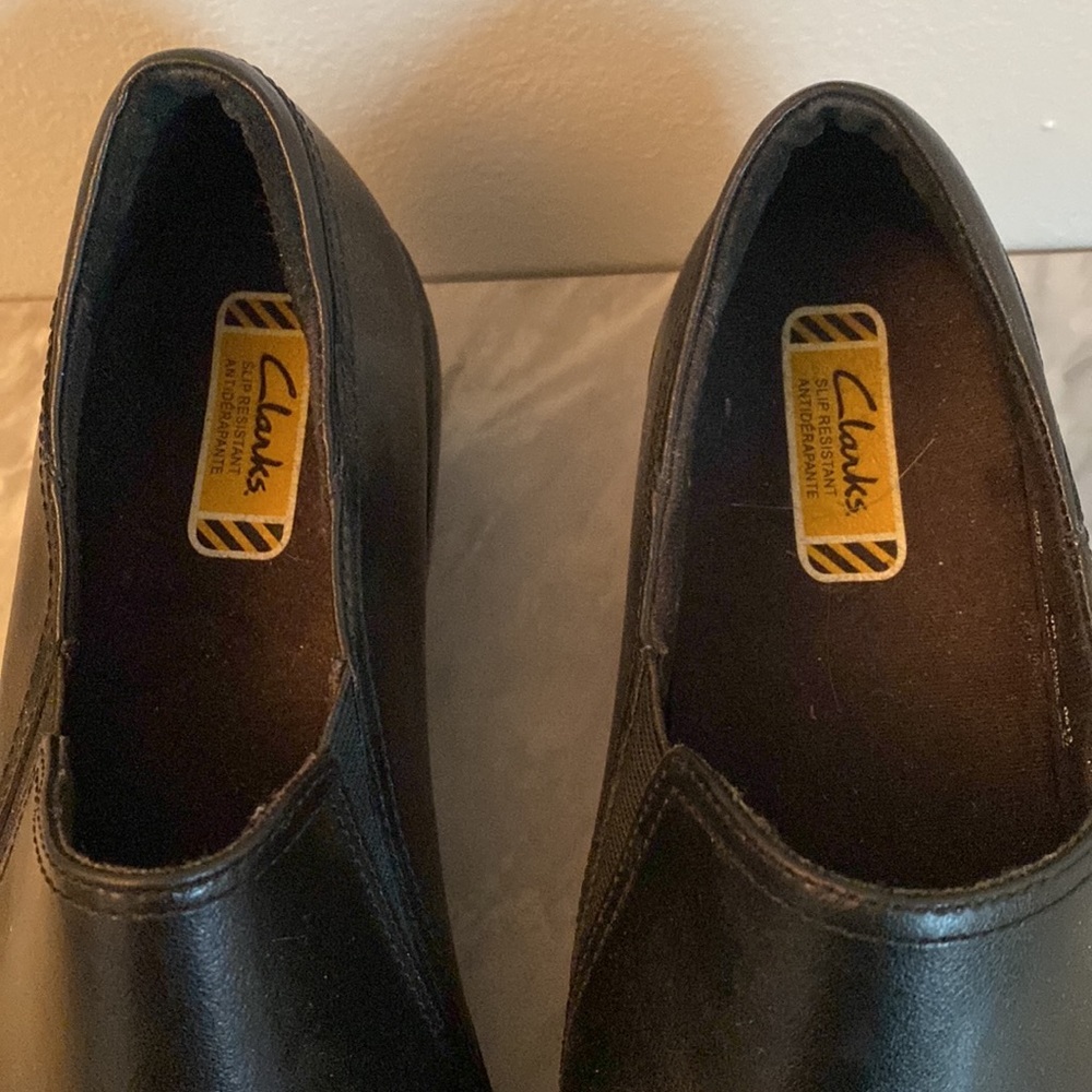 Clarks slip resistant clogs - Picture 6 of 7